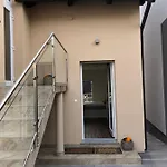 Maximo - Free Parking *