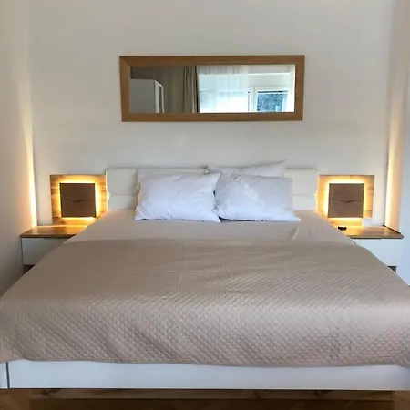 Maximo - Free Parking *