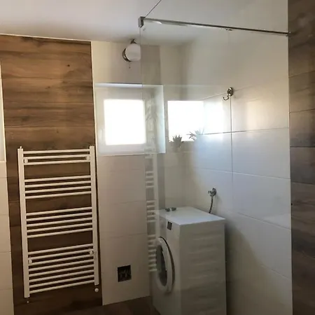 Maximo - Free Parking *