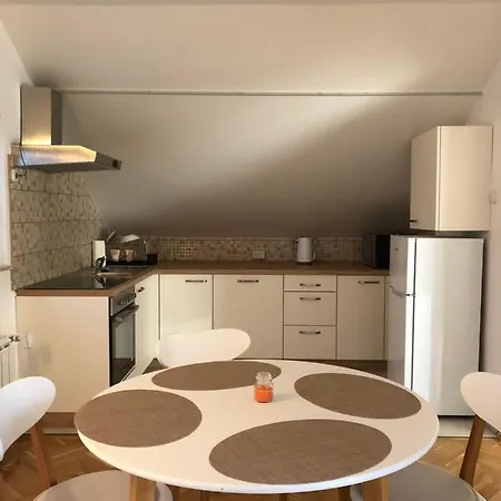 Maximo - Free Parking