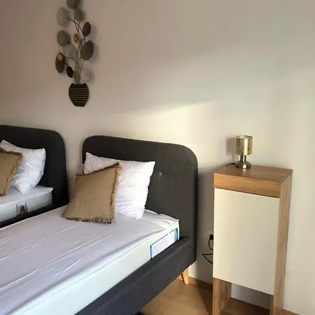 Maximo - Free Parking Maribor