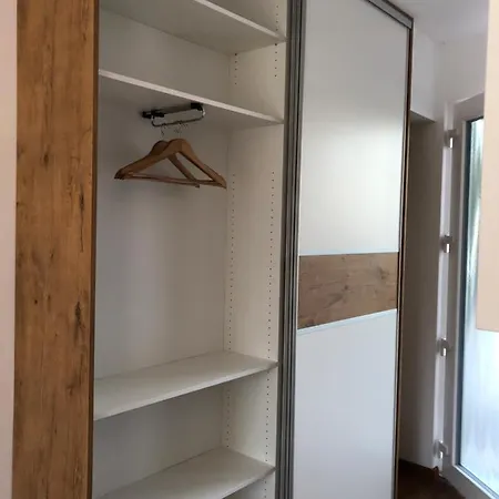 Maximo - Free Parking *