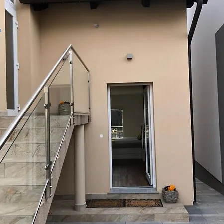 Maximo - Free Parking *