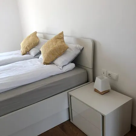 Maximo - Free Parking Apartment