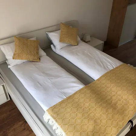 Maximo - Free Parking *