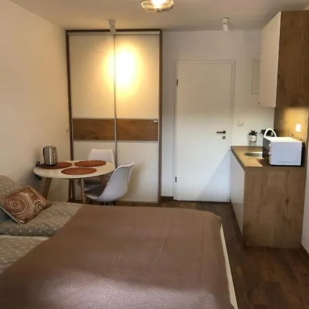 Maximo - Free Parking