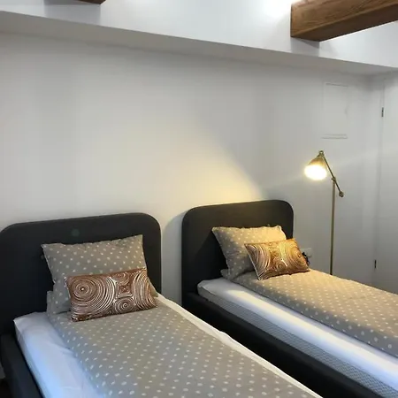 Maximo - Free Parking Apartment *