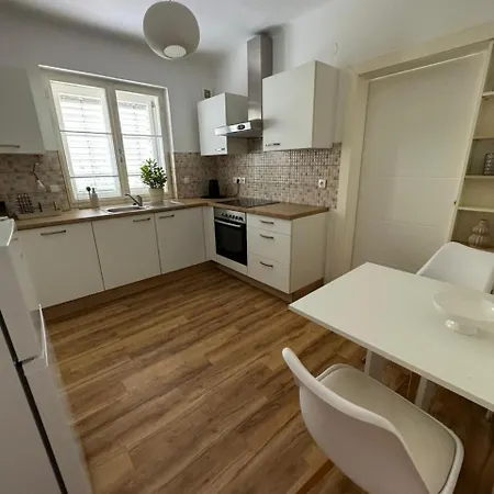Maximo - Free Parking Apartment *
