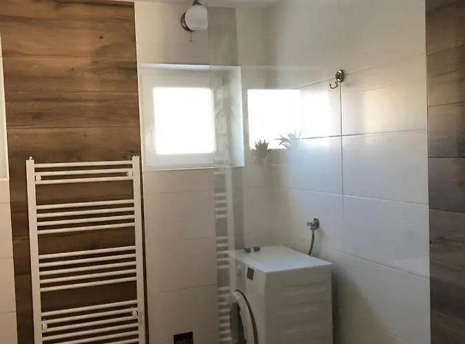 Maximo - Free Parking *