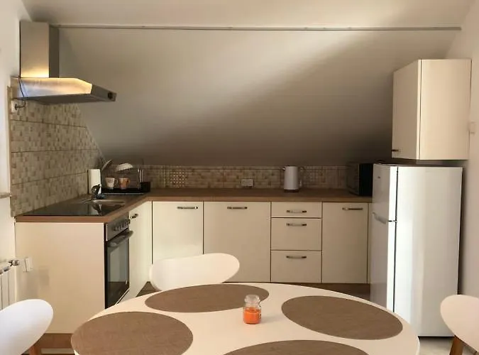 Maximo - Free Parking