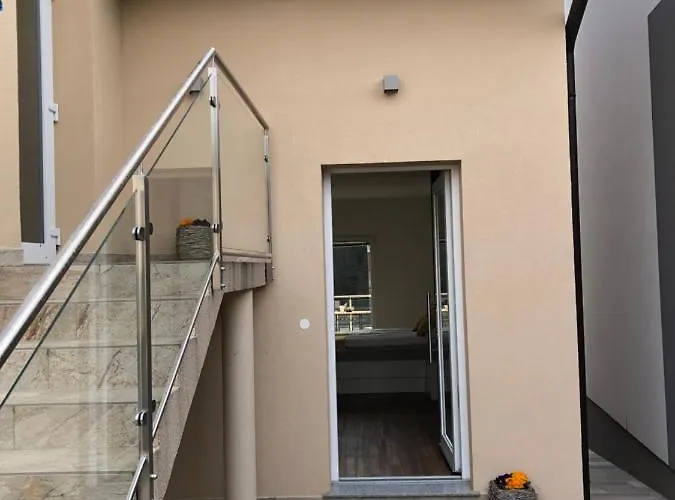 Maximo - Free Parking *