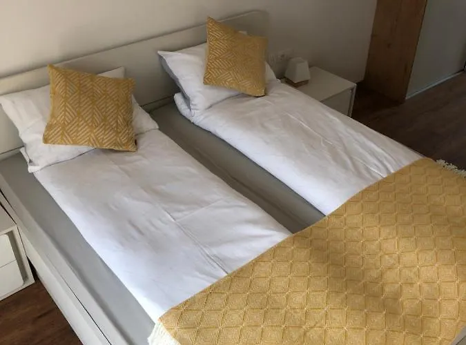 Maximo - Free Parking *