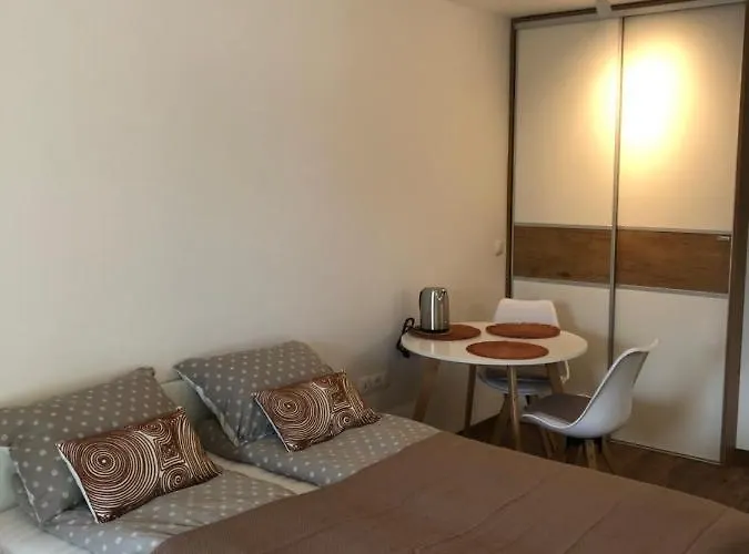 Maximo - Free Parking *