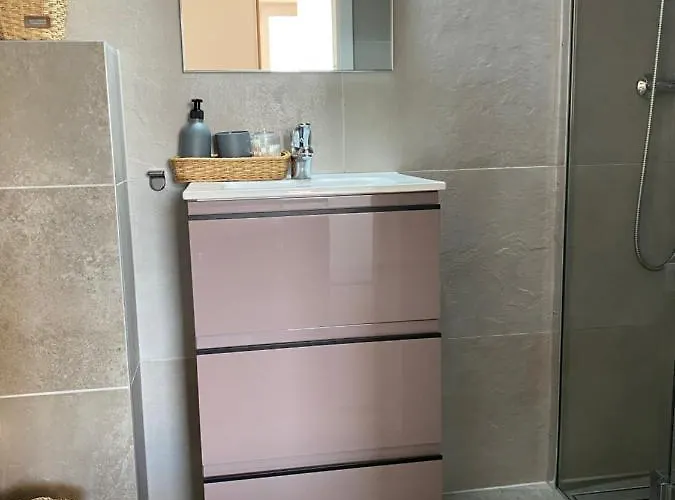 Maximo - Free Parking Apartment