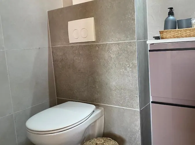 Maximo - Free Parking *